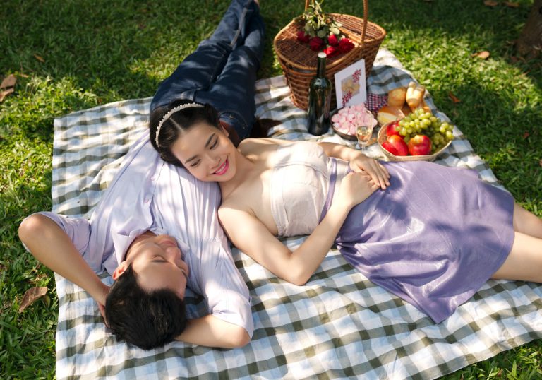 25 Cutest picnic date ideas to make your heart flutter