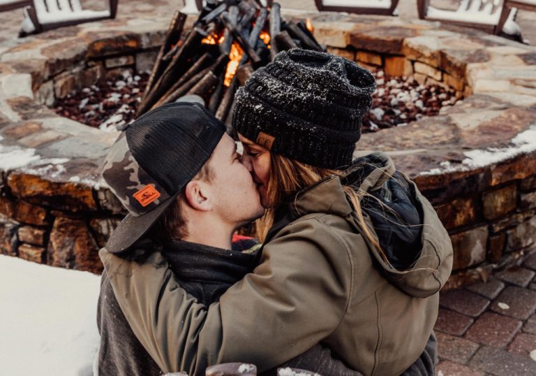 45 Out-Of-The-Box Winter Date Ideas To Chill With Your Boo